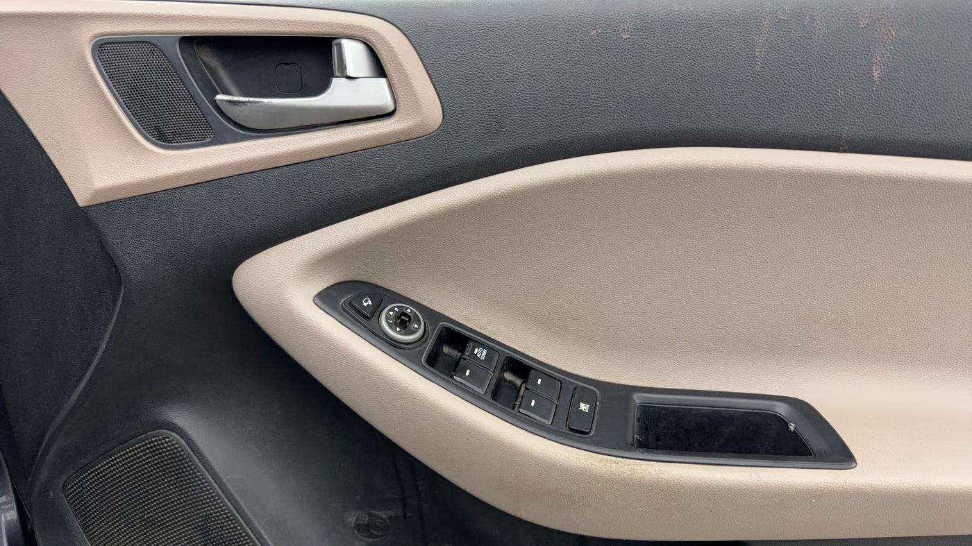 2019 Hyundai Elite i20 SPORTZ PLUS 1.4 CRDI, Diesel, Manual, 89,801 km, Driver Side Door Panels Control