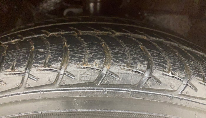 2014 Maruti Celerio VXI AMT, Petrol, Automatic, 32,992 km, Right Front Tyre Tread