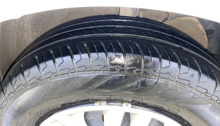 2022 Maruti Dzire VXI AMT, Petrol, Automatic, 44,306 km, Right Front Tyre Tread