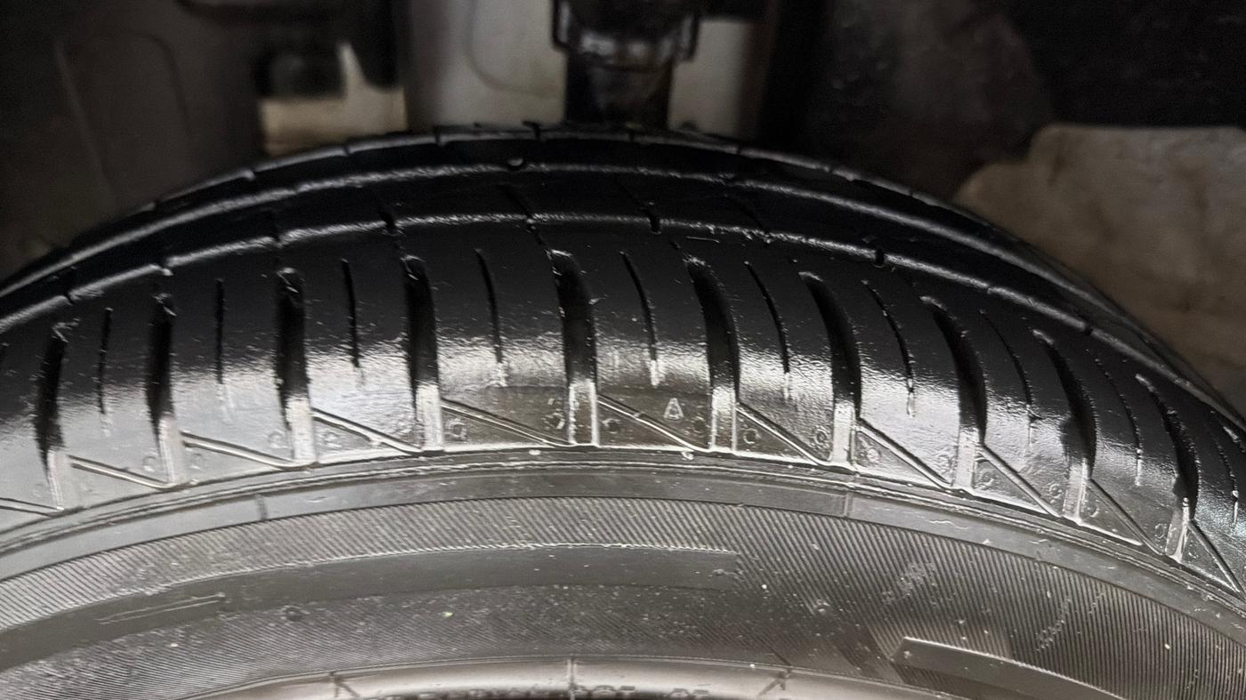 2024 Renault Kwid RXT 1.0, Petrol, Manual, 19,810 km, Left Front Tyre Tread