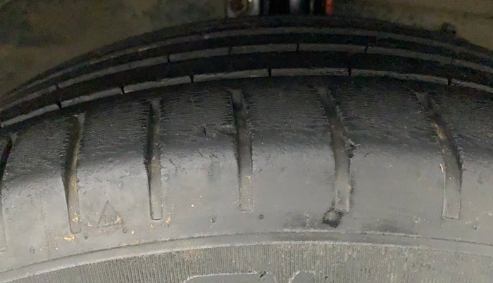2017 Maruti Ciaz ALPHA  AT 1.4  PETROL, Petrol, Automatic, 85,691 km, Right Front Tyre Tread