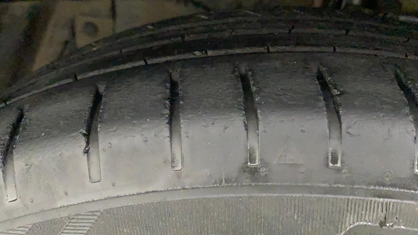 2017 Maruti Ciaz ALPHA  AT 1.4  PETROL, Petrol, Automatic, 85,691 km, Left Front Tyre Tread