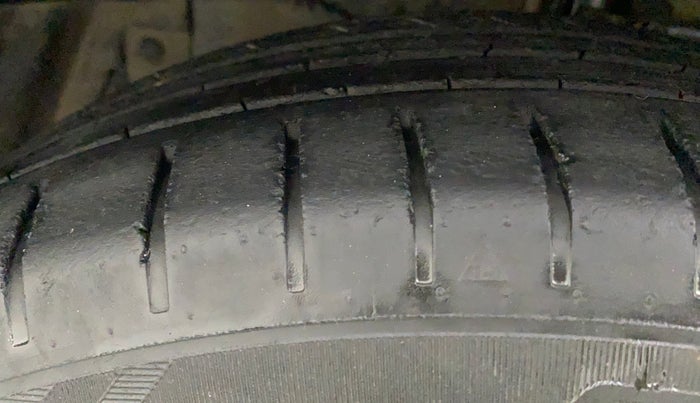 2017 Maruti Ciaz ALPHA  AT 1.4  PETROL, Petrol, Automatic, 85,691 km, Left Front Tyre Tread