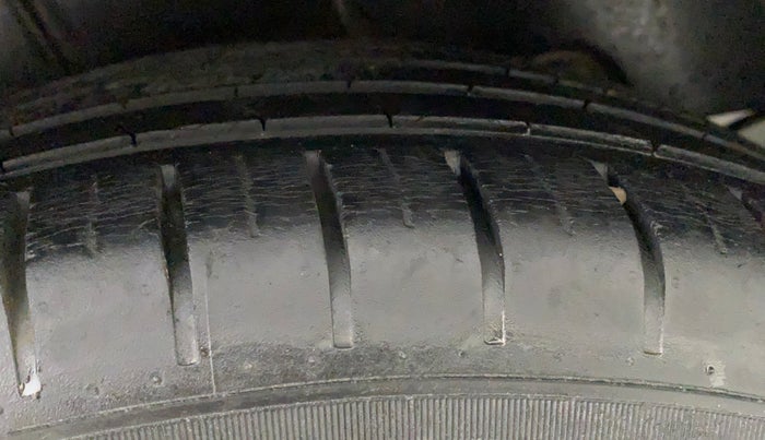 2017 Maruti Ciaz ALPHA  AT 1.4  PETROL, Petrol, Automatic, 85,691 km, Right Rear Tyre Tread