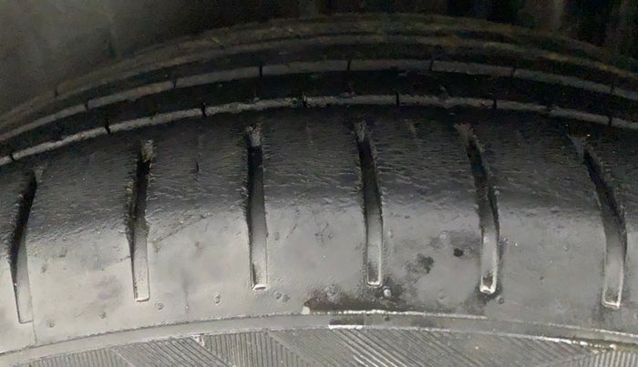 2017 Maruti Ciaz ALPHA  AT 1.4  PETROL, Petrol, Automatic, 85,691 km, Left Rear Tyre Tread