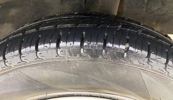 2018 Renault Kwid RXL, Petrol, Manual, 46,460 km, Left Rear Tyre Tread