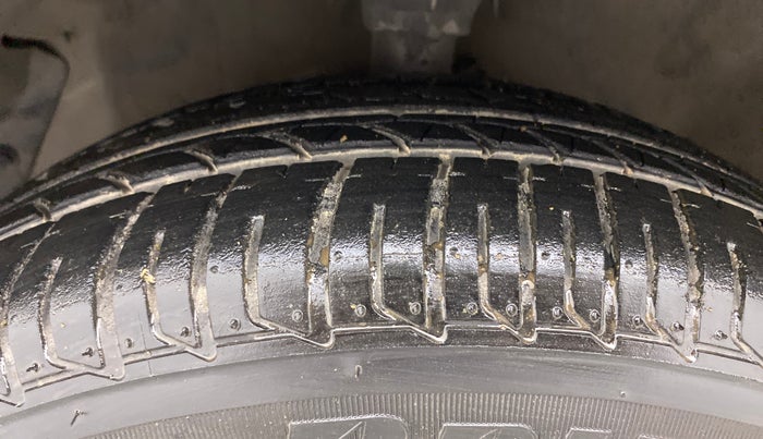 2013 Hyundai i20 MAGNA 1.2, Petrol, Manual, 56,608 km, Left Front Tyre Tread