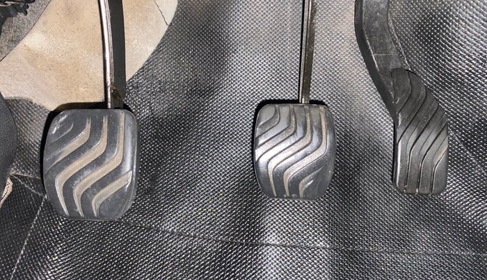 2017 Renault Kwid RXT 0.8, Petrol, Manual, 64,479 km, Pedals