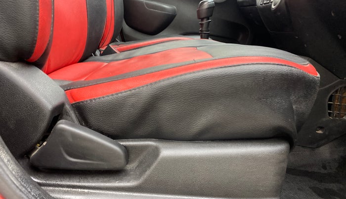 2017 Renault Kwid RXT 0.8, Petrol, Manual, 64,479 km, Driver Side Adjustment Panel