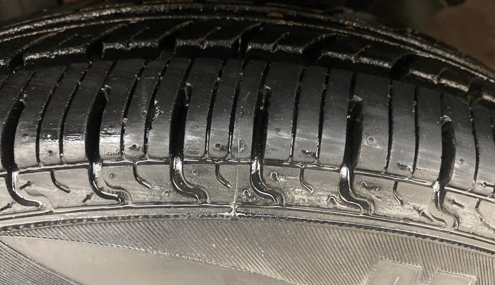 2017 Renault Kwid RXT 0.8, Petrol, Manual, 64,479 km, Left Front Tyre Tread