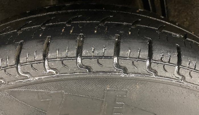 2017 Renault Kwid RXT 0.8, Petrol, Manual, 64,479 km, Right Rear Tyre Tread