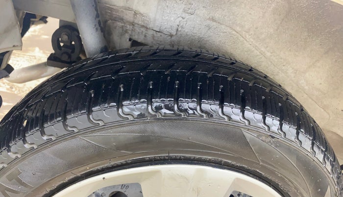 2017 Maruti Wagon R 1.0 VXI AMT, Petrol, Automatic, 38,386 km, Right Rear Tyre Tread