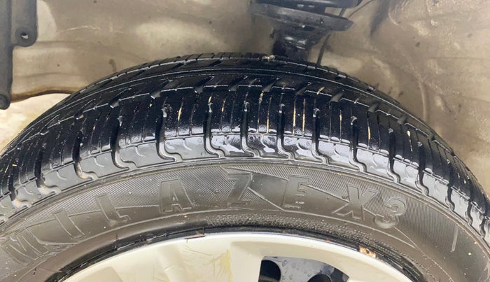 2017 Maruti Wagon R 1.0 VXI AMT, Petrol, Automatic, 38,386 km, Left Front Tyre Tread