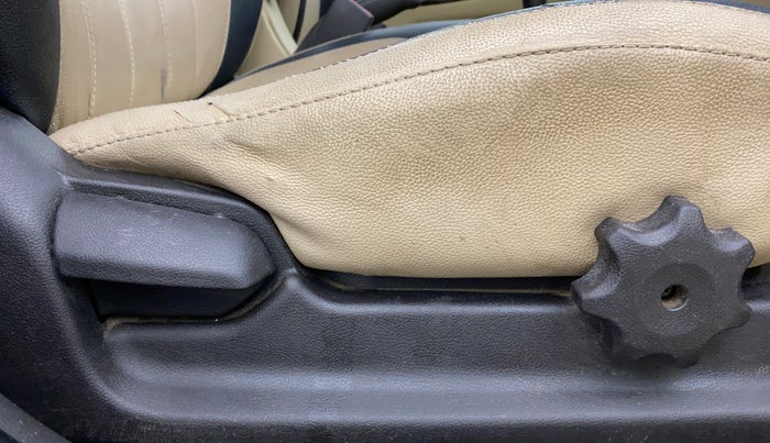 2016 Hyundai Verna 1.6 VTVT SX, CNG, Manual, 80,368 km, Driver Side Adjustment Panel