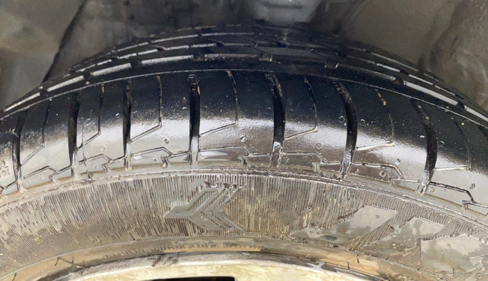 2016 Hyundai Verna 1.6 VTVT SX, CNG, Manual, 80,368 km, Left Front Tyre Tread