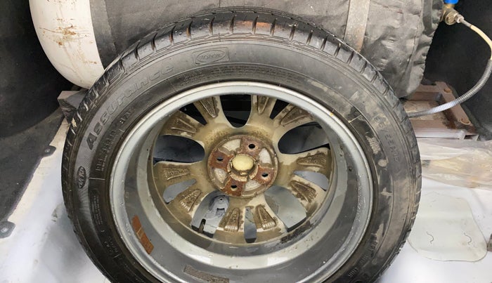 2016 Hyundai Verna 1.6 VTVT SX, CNG, Manual, 80,368 km, Spare Tyre