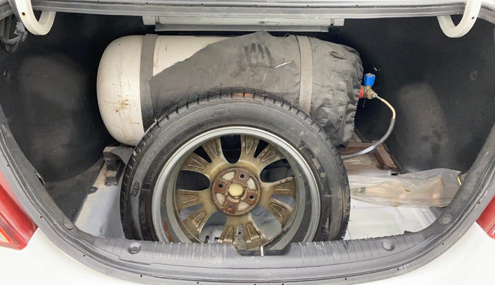 2016 Hyundai Verna 1.6 VTVT SX, CNG, Manual, 80,368 km, Boot Inside