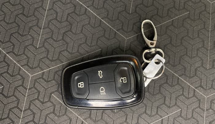 2022 Tata PUNCH CREATIVE AMT 1.2 RTN DUAL TONE, Petrol, Automatic, 20,806 km, Key Close Up