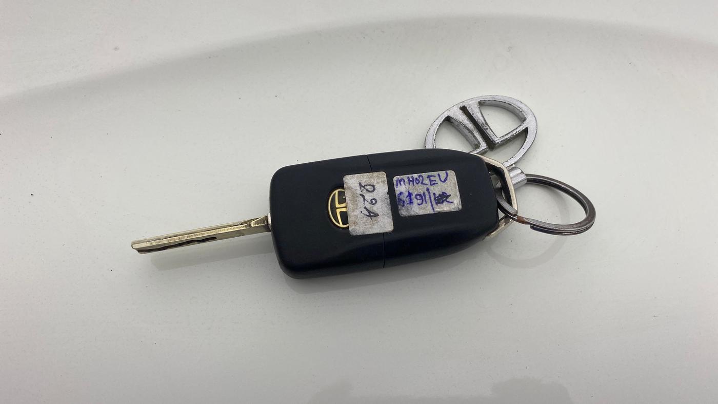 2018 Tata NEXON XM PETROL, Petrol, Manual, 42,094 km, Key Close Up