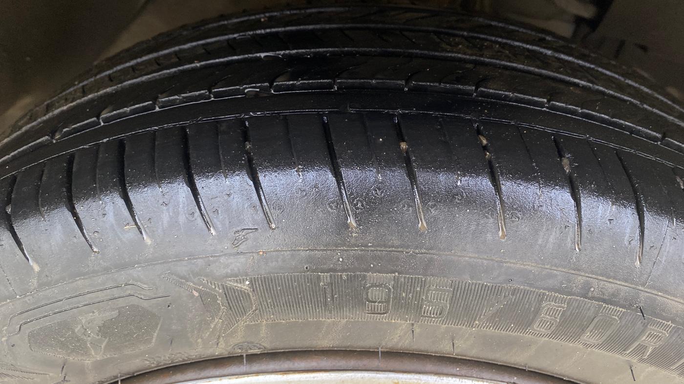 2018 Tata NEXON XM PETROL, Petrol, Manual, 42,094 km, Right Front Tyre Tread