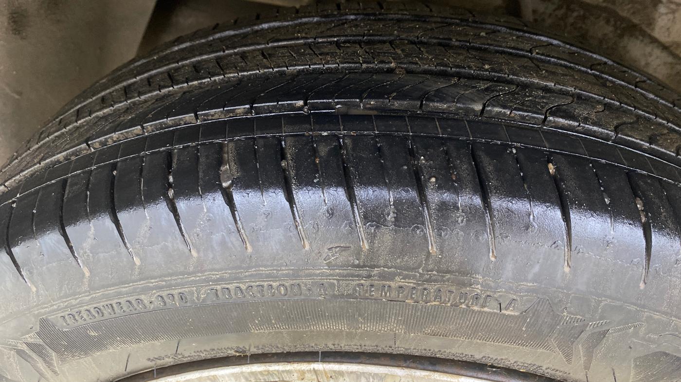 2018 Tata NEXON XM PETROL, Petrol, Manual, 42,094 km, Right Rear Tyre Tread