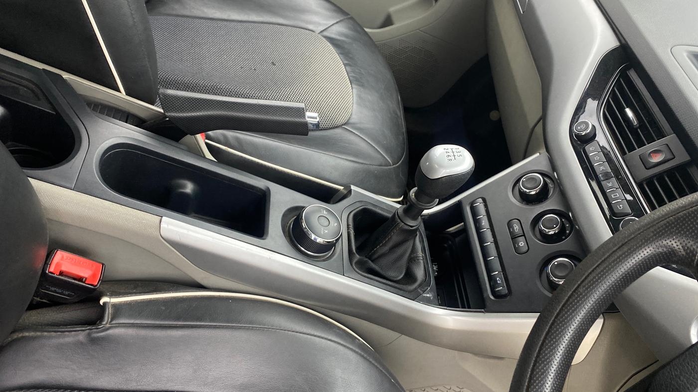 2018 Tata NEXON XM PETROL, Petrol, Manual, 42,094 km, Gear Lever