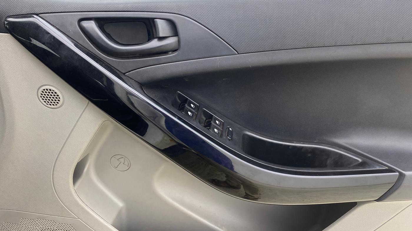 2018 Tata NEXON XM PETROL, Petrol, Manual, 42,094 km, Driver Side Door Panels Control