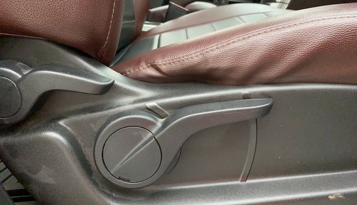 2015 Mahindra XUV500 W6, Diesel, Manual, 59,225 km, Driver Side Adjustment Panel