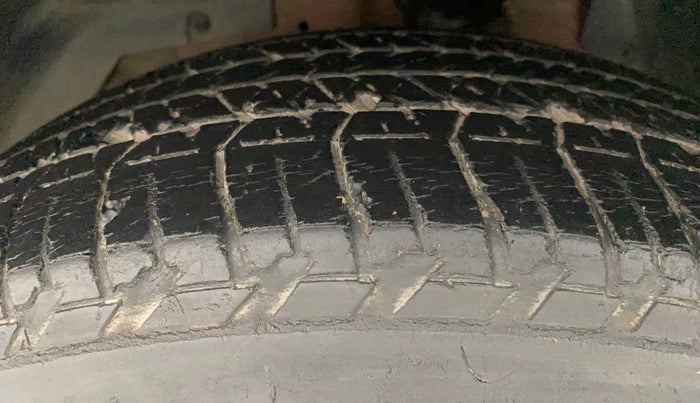 2015 Mahindra XUV500 W6, Diesel, Manual, 59,225 km, Left Front Tyre Tread