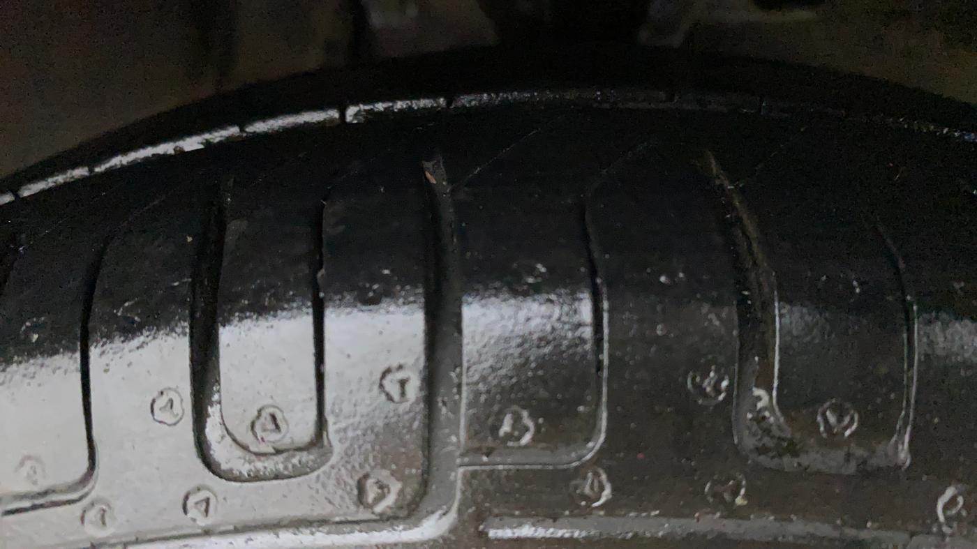 2015 Hyundai i10 MAGNA 1.1, Petrol, Manual, 56,626 km, Right Front Tyre Tread