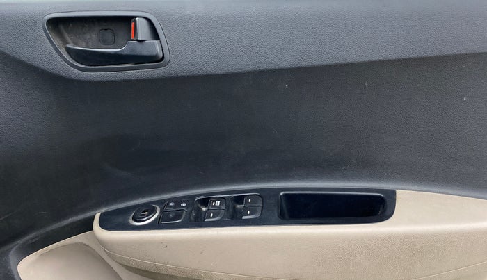 2018 Hyundai Xcent S 1.2, CNG, Manual, 73,612 km, Driver Side Door Panels Control