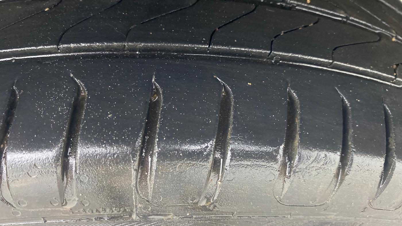 2015 Skoda Rapid 1.5 TDI CR ELEGANCE AT, Diesel, Automatic, 1,18,712 km, Left Rear Tyre Tread