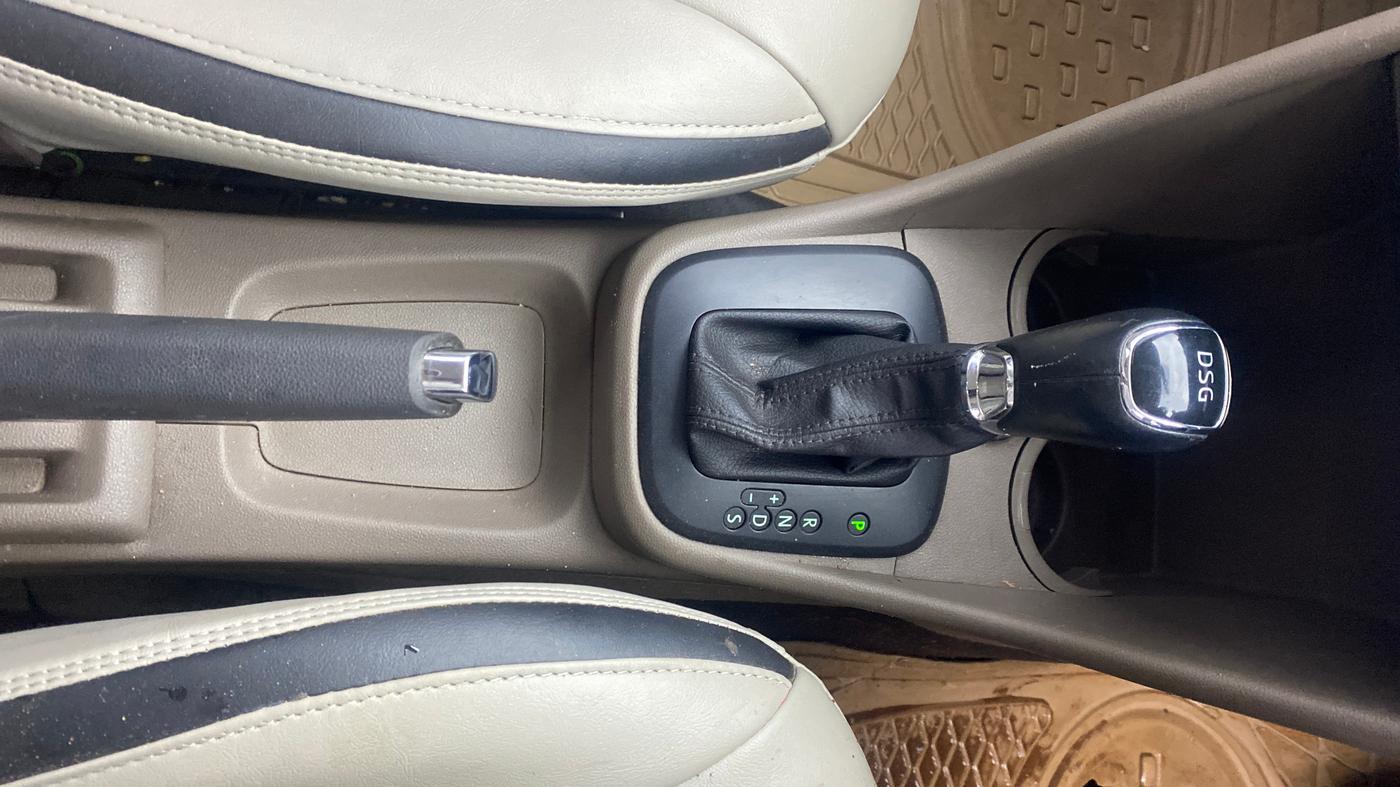 2015 Skoda Rapid 1.5 TDI CR ELEGANCE AT, Diesel, Automatic, 1,18,712 km, Gear Lever