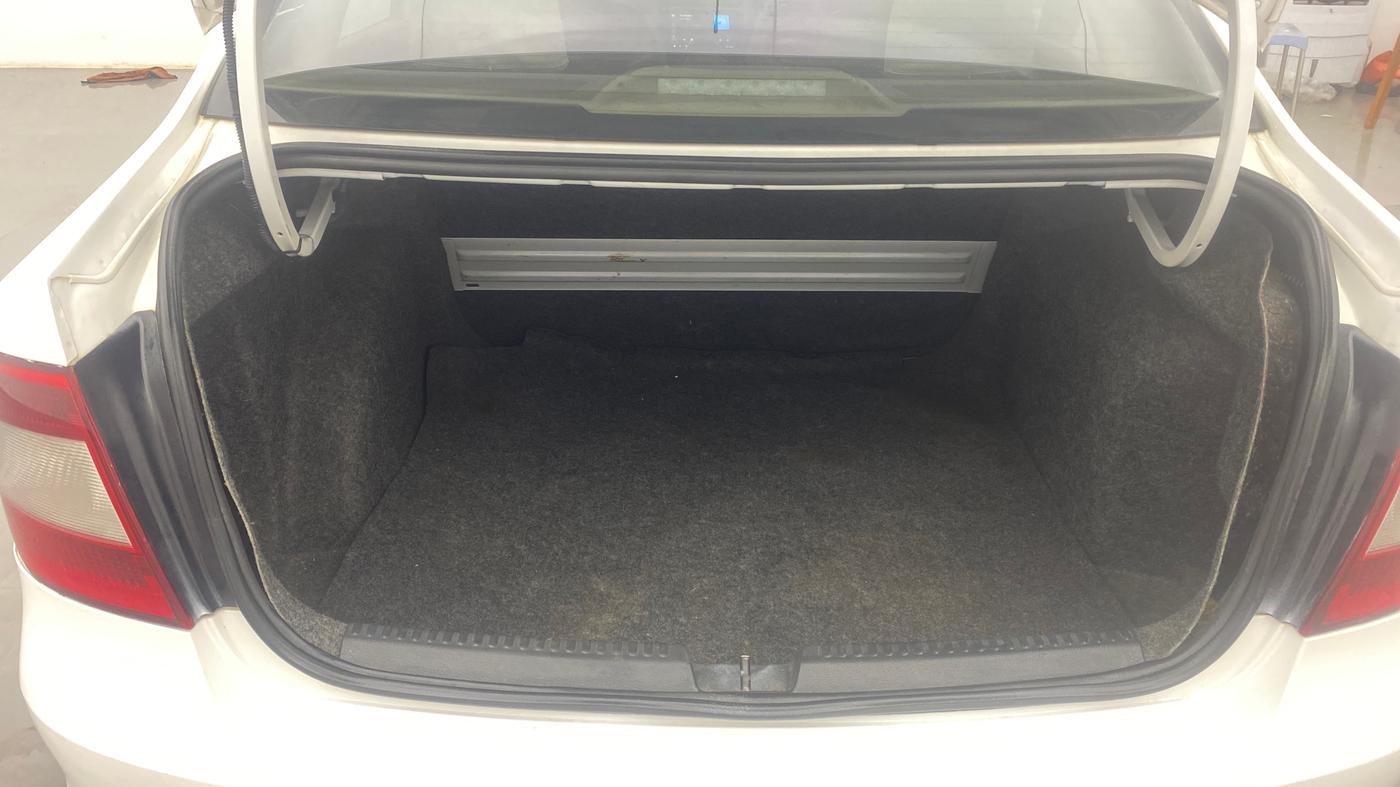 2015 Skoda Rapid 1.5 TDI CR ELEGANCE AT, Diesel, Automatic, 1,18,712 km, Boot Inside