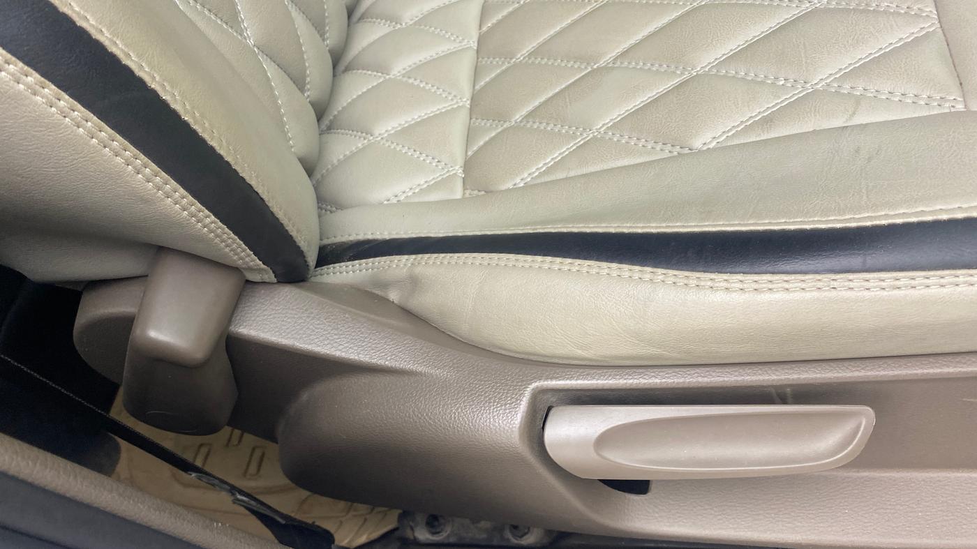 2015 Skoda Rapid 1.5 TDI CR ELEGANCE AT, Diesel, Automatic, 1,18,712 km, Driver Side Adjustment Panel