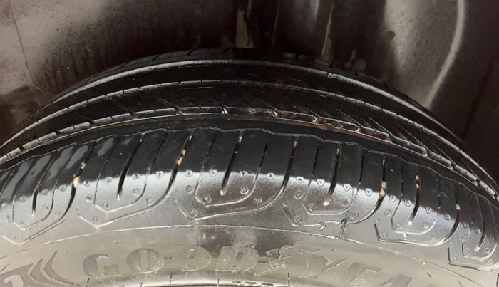 2016 Volkswagen Polo COMFORTLINE 1.2L, Petrol, Manual, 62,303 km, Left Rear Tyre Tread