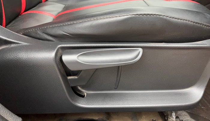 2016 Volkswagen Polo COMFORTLINE 1.2L, Petrol, Manual, 62,303 km, Driver Side Adjustment Panel