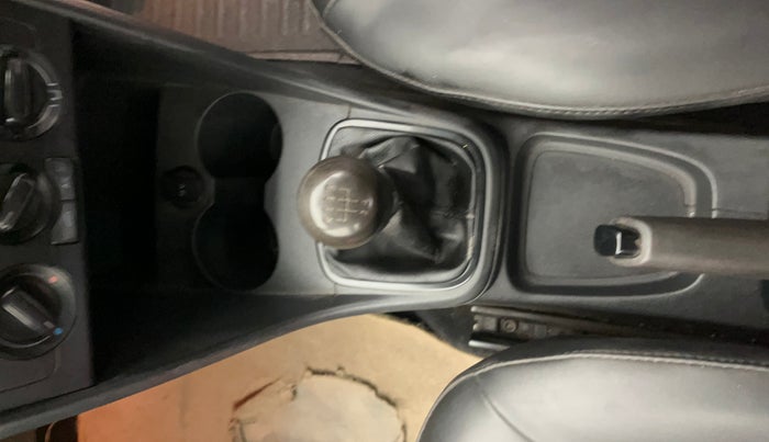 2016 Volkswagen Polo COMFORTLINE 1.2L, Petrol, Manual, 62,303 km, Gear Lever