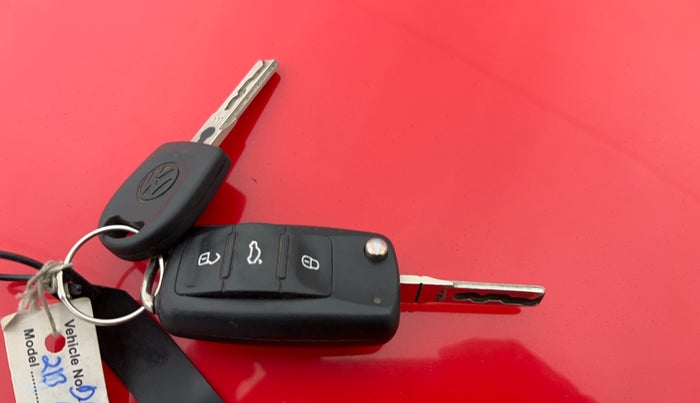 2016 Volkswagen Polo COMFORTLINE 1.2L, Petrol, Manual, 62,303 km, Key Close Up