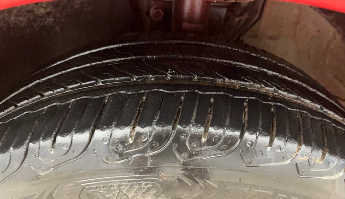 2016 Volkswagen Polo COMFORTLINE 1.2L, Petrol, Manual, 62,303 km, Left Front Tyre Tread