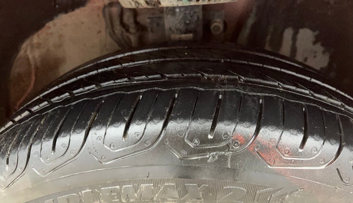 2016 Volkswagen Polo COMFORTLINE 1.2L, Petrol, Manual, 62,303 km, Right Front Tyre Tread