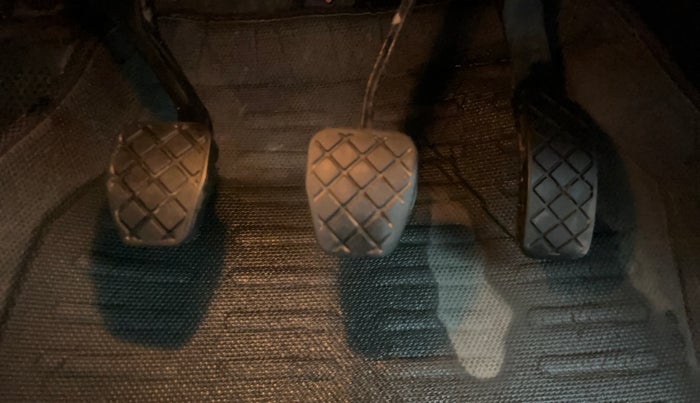 2016 Volkswagen Polo COMFORTLINE 1.2L, Petrol, Manual, 62,303 km, Pedals