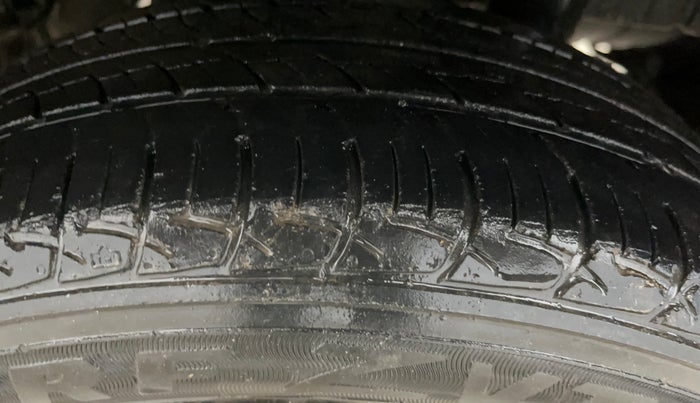 2017 Mahindra KUV 100 NXT K8 P 6 STR, Petrol, Manual, 54,683 km, Left Rear Tyre Tread