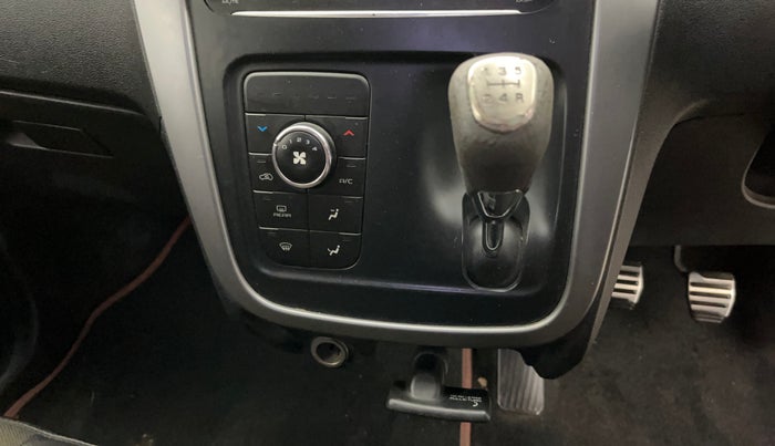 2017 Mahindra KUV 100 NXT K8 P 6 STR, Petrol, Manual, 54,683 km, Gear Lever