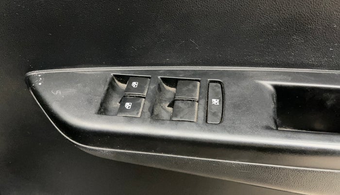 2017 Mahindra KUV 100 NXT K8 P 6 STR, Petrol, Manual, 54,683 km, Driver Side Door Panels Control