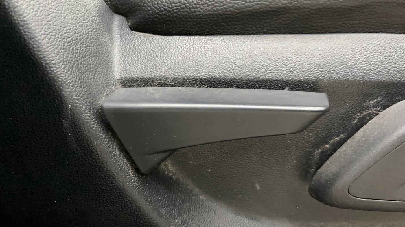 2017 Mahindra KUV 100 NXT K8 P 6 STR, Petrol, Manual, 54,683 km, Driver Side Adjustment Panel