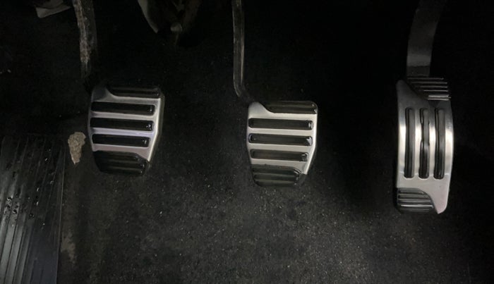 2017 Mahindra KUV 100 NXT K8 P 6 STR, Petrol, Manual, 54,683 km, Pedals