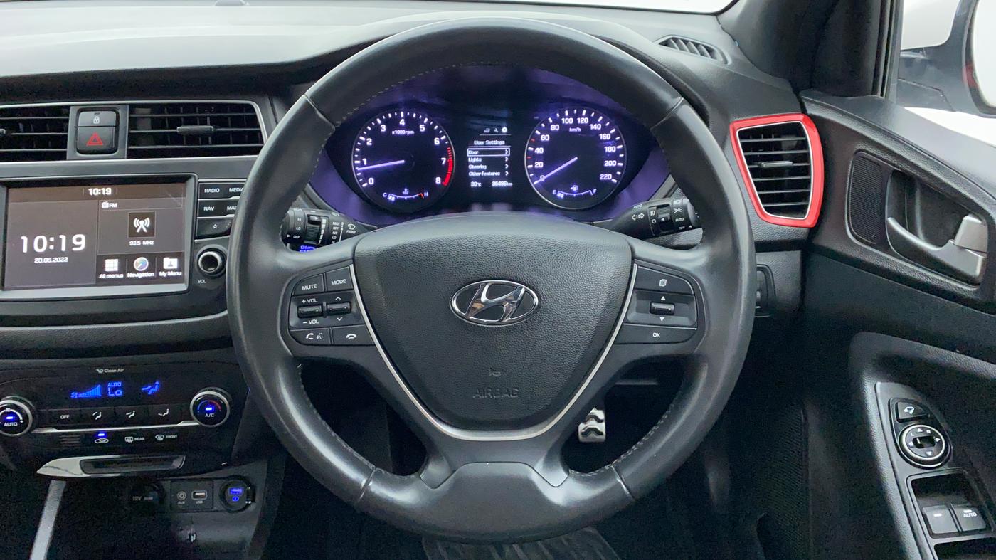 2018 Hyundai i20 Active 1.2 SX, Petrol, Manual, 36,561 km, Steering Wheel Close Up