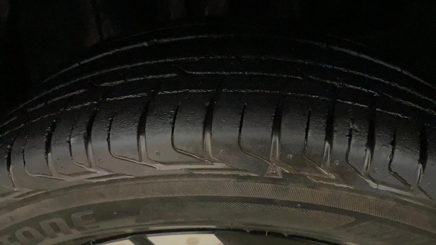 2023 Renault Kiger RXZ TURBO CVT, Petrol, Automatic, 94,104 km, Left Front Tyre Tread