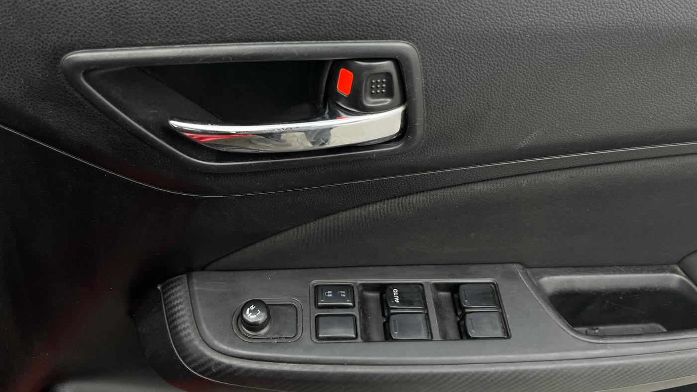 2018 Maruti Swift VXI, Petrol, Manual, 59,419 km, Driver Side Door Panels Control